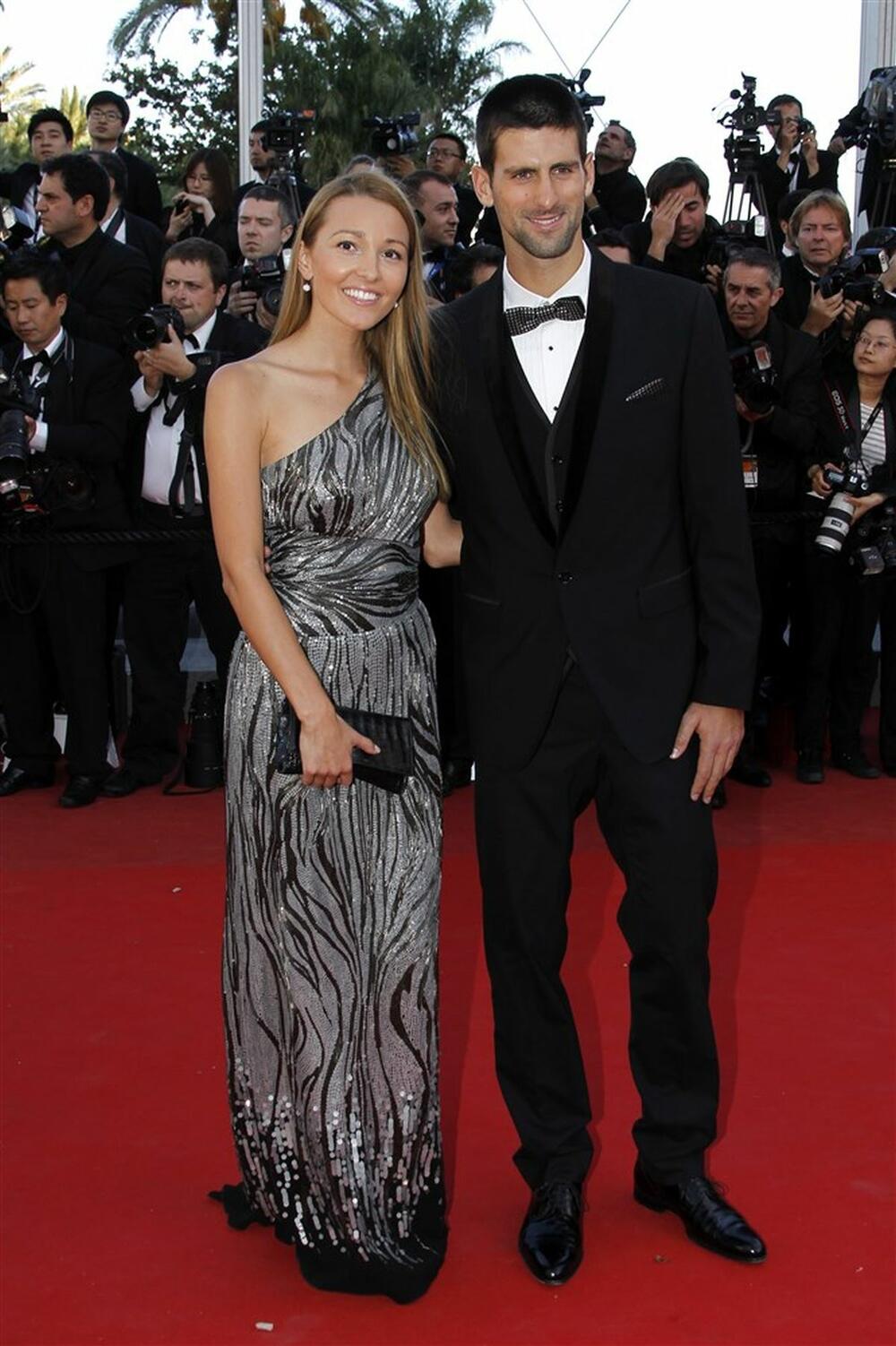 Jelena, tada Ristić, i Novak Đoković na Kanskom festivalu 2012. godine, na premijeri filma "Ubij ih nežno" režisera Endrua Dominika, s Bredom Pitom u glavnoj ulozi