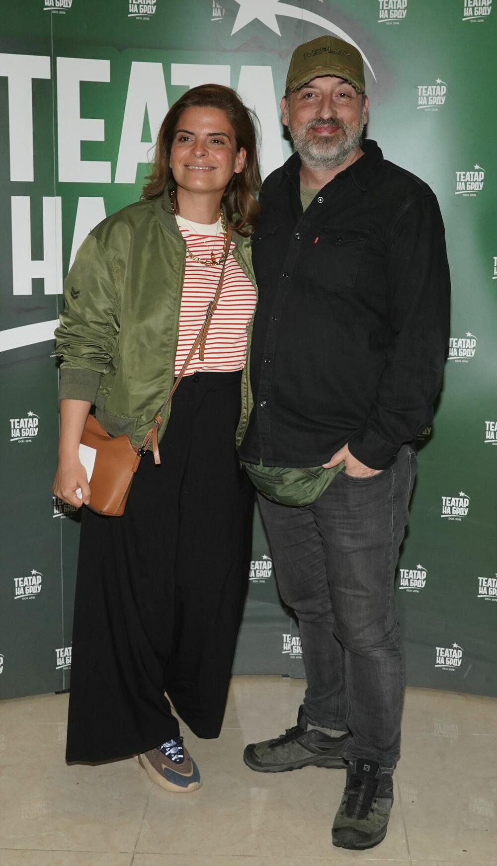 Milena Predić sa suprugom Markom Jocićem na pozorišnoj premijeri.