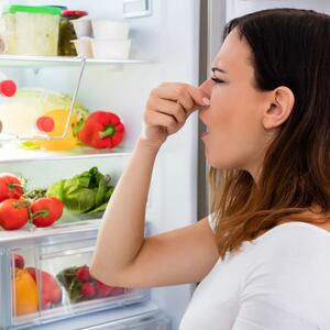 Kako da uklonite neprijatan miris iz frižidera? 5 jeftinijih i jednostavnih trikova nakon kojih će sve mirisati kao novo