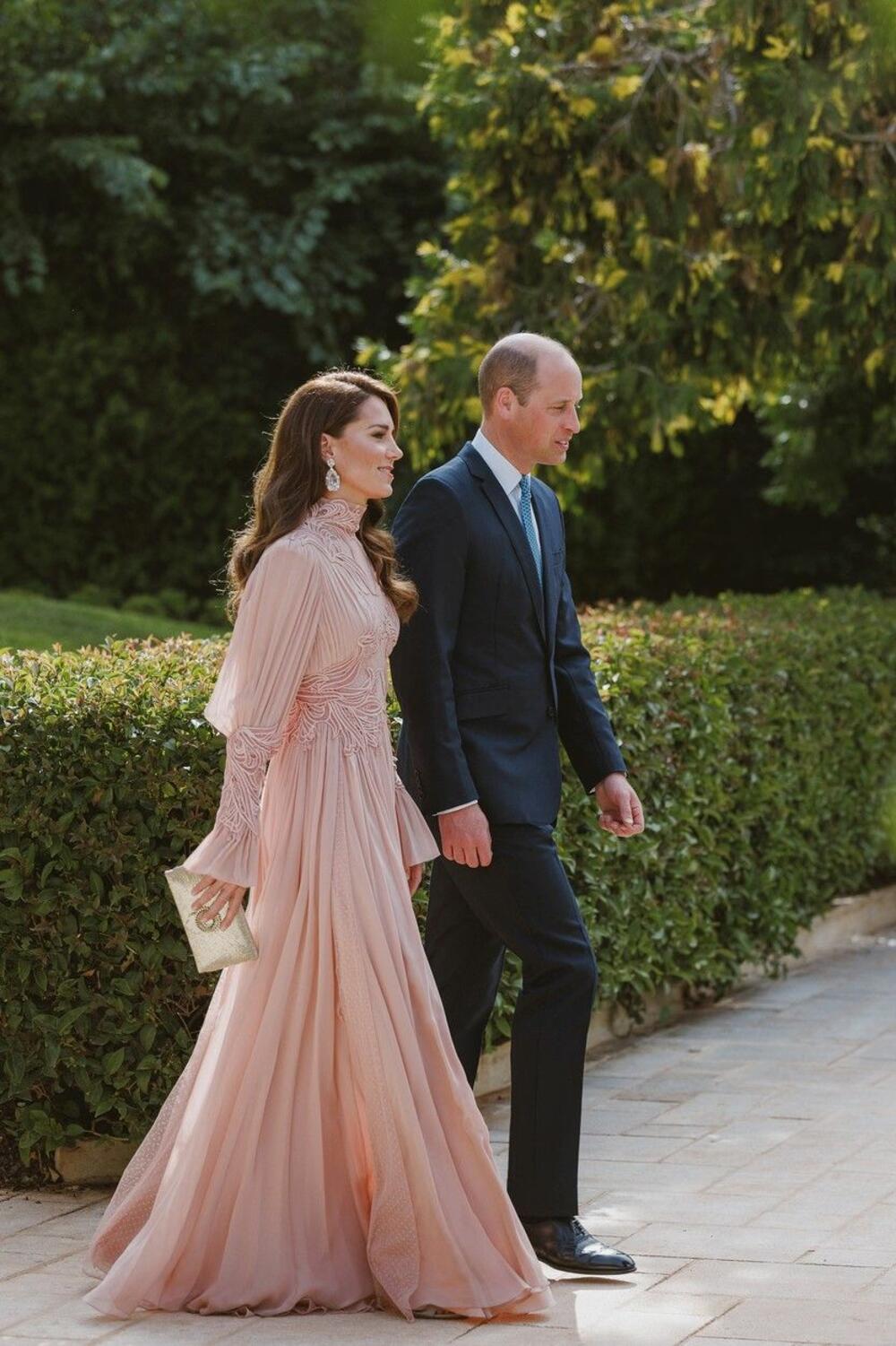 <p>Princeza od Velsa je bila jedna od najzapaženijih na venčanju jordanskog princa Huseina i Radžve Kaled Seif.</p>