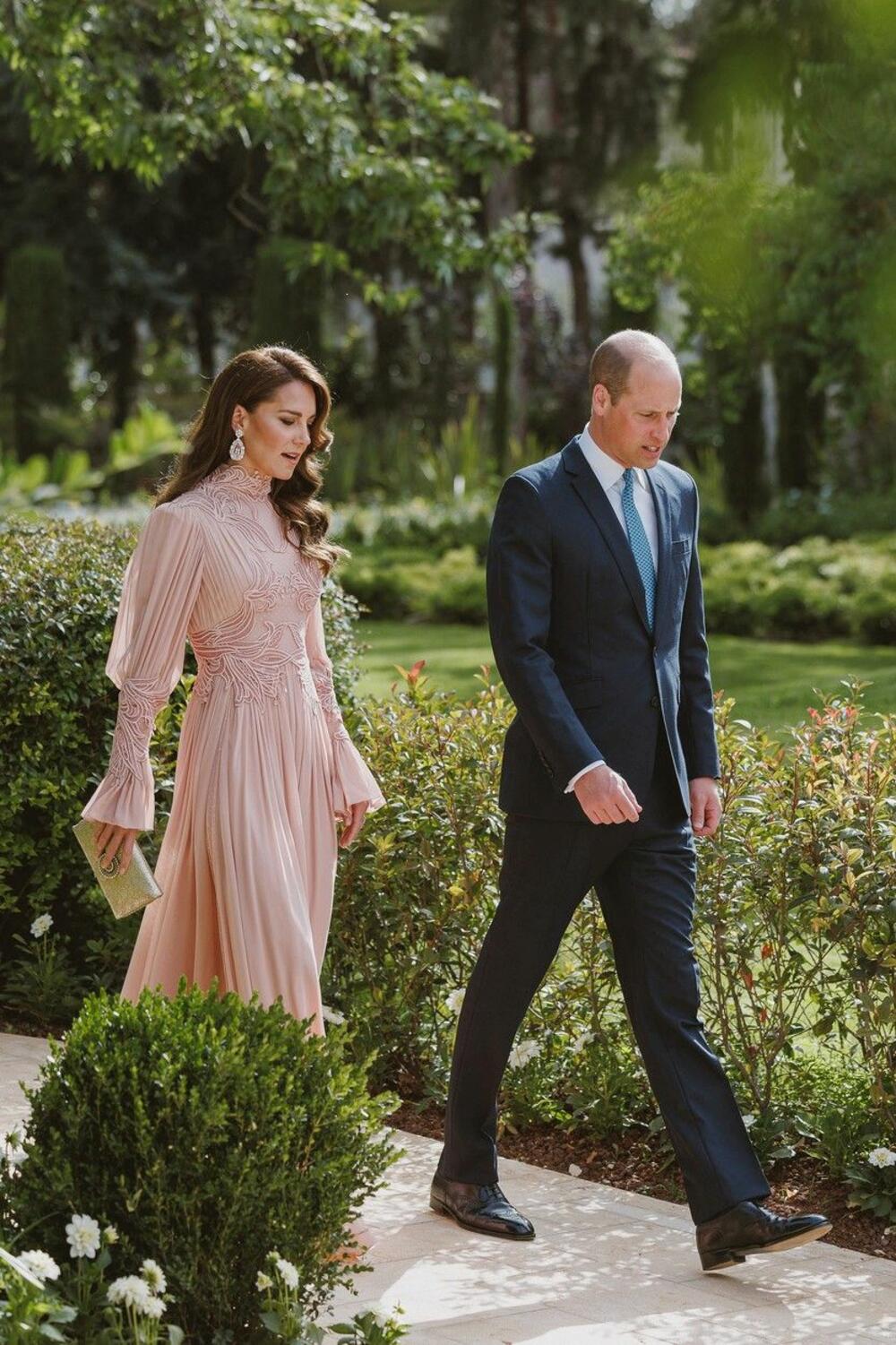 <p>Princeza od Velsa je bila jedna od najzapaženijih na venčanju jordanskog princa Huseina i Radžve Kaled Seif.</p>