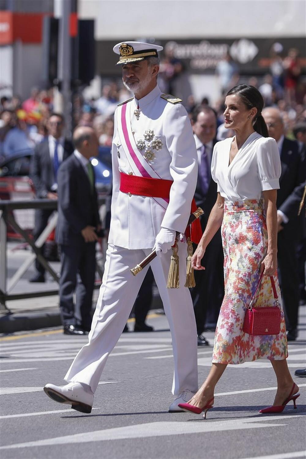 <p>Španska kraljica Leticija se pojavila, kao i uvek, u besprekornoj odevnoj kombinaciji.</p>