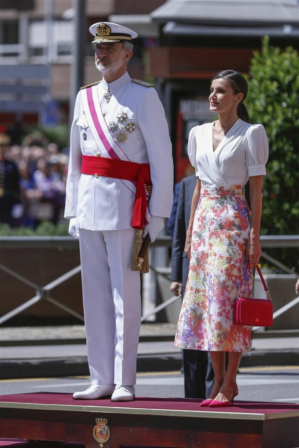 <p>Španska kraljica Leticija u tirkiznoj kombinaciji lepša od svakog sna.</p>