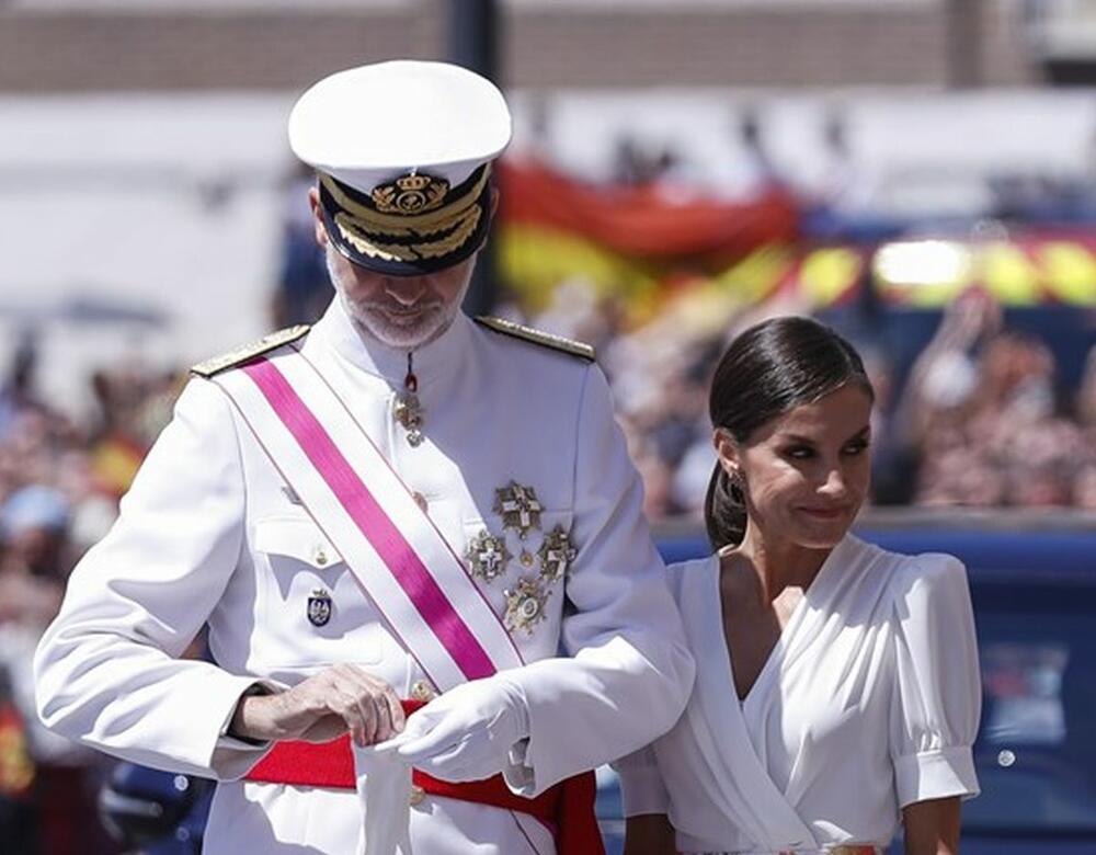 Španska kraljica Leticija i kralj Felipe VI na obeležavanju Dana oružanih snaga
