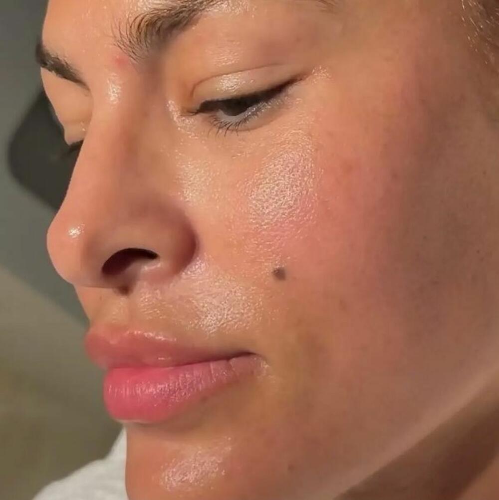 Eva Mendez obožava dermaplaning, poznatiji kao žensko brijanje lica