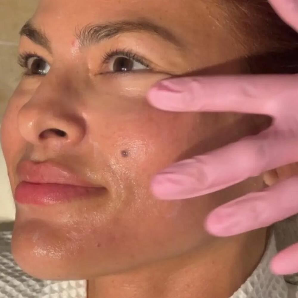 Eva Mendez obožava dermaplaning, poznatiji kao žensko brijanje lica