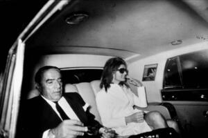 Varao ju je i namestio skandal, ali ćutala je do samog kraja: Nesrećni brak Džeki Kenedi i 23 godine starijeg bogataša