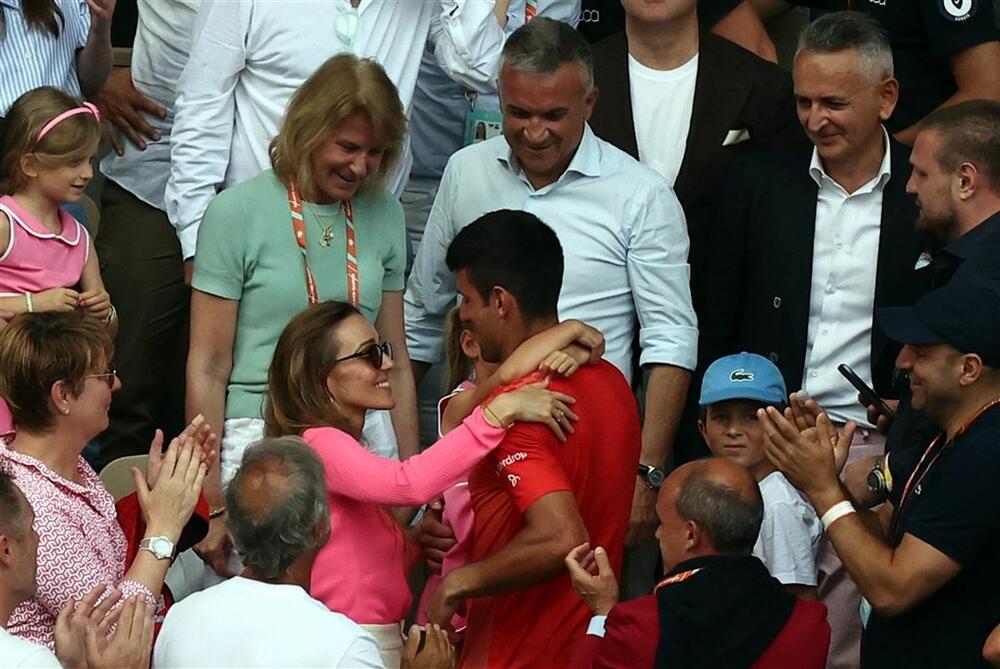 Porodica Đoković nakon Novakovog trijumfa u Parizu na Rolan Garosu 