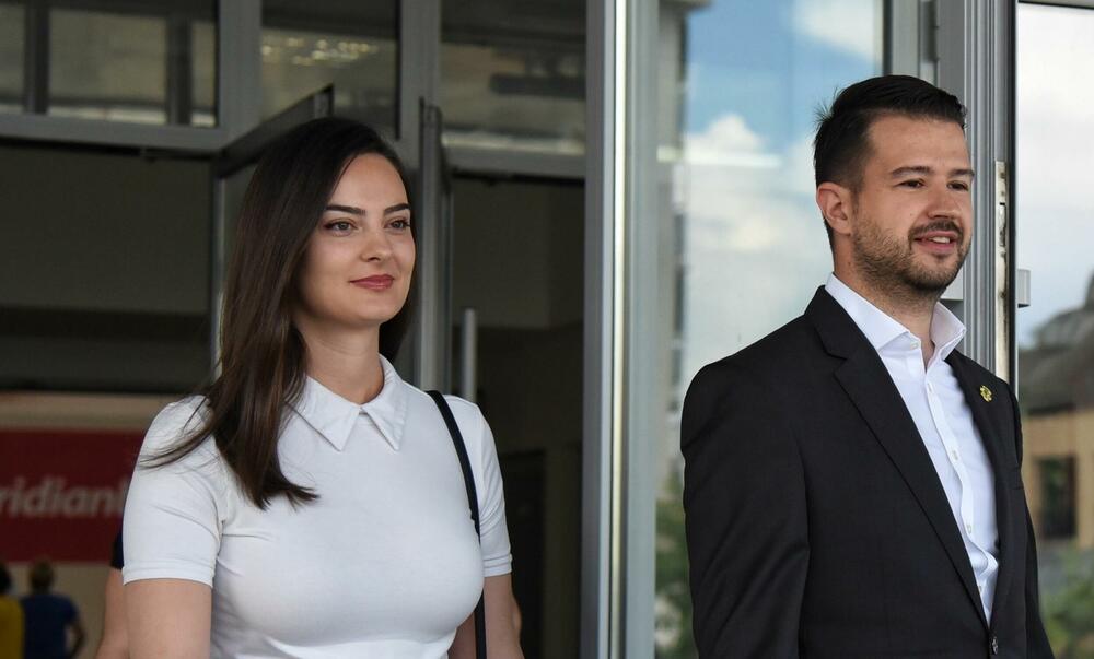Milena i Jakov Milatović na glasanju na vanrednim izborima u Crnoj Gori.