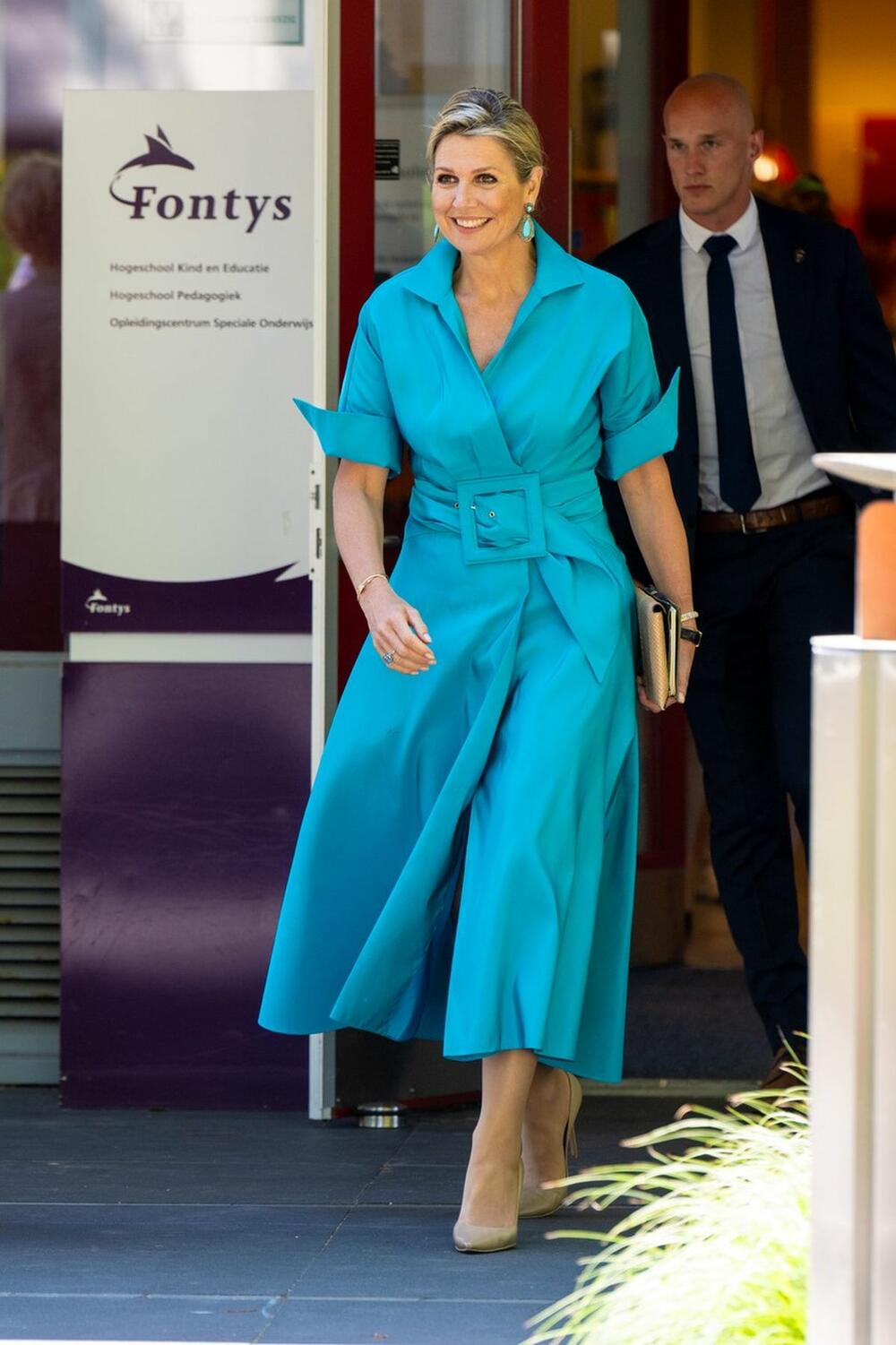 Kraljica Maksima od Holandije u plavoj Natan Couture haljini