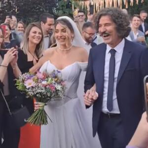 Ne zna se da li je lepši njen OSMEH ili AUTFIT: HALJINA Branke Pujić na venčanju Anđele Jovanović je SAN SNOVA