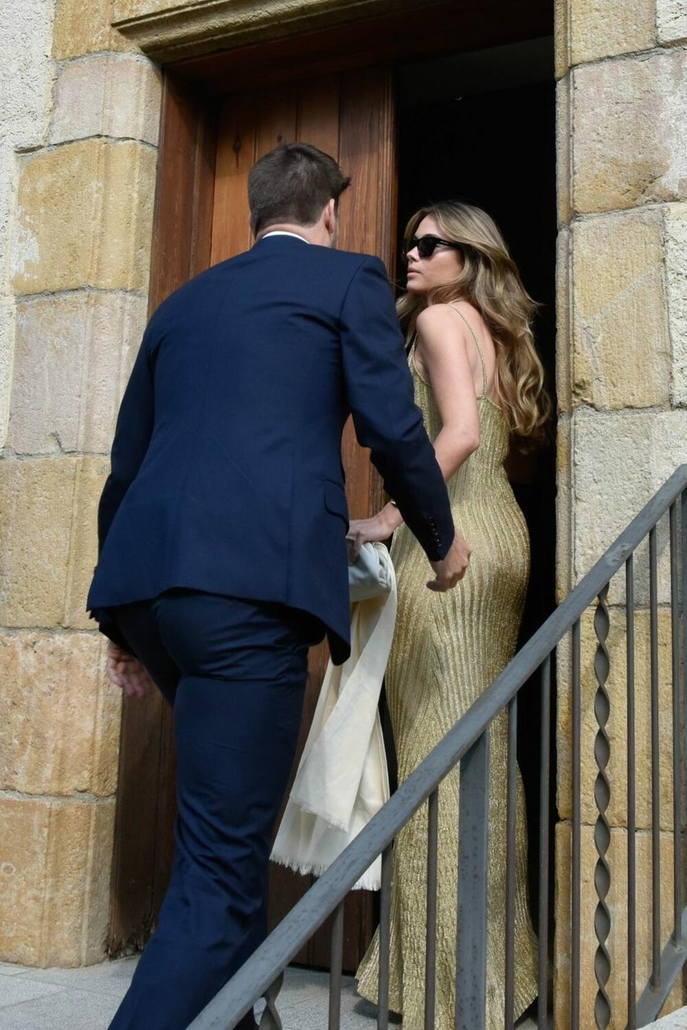 Đerar Pike i Klara Čija Marti su na venčanju njegovog brata brzo prošli pored foto-reportera