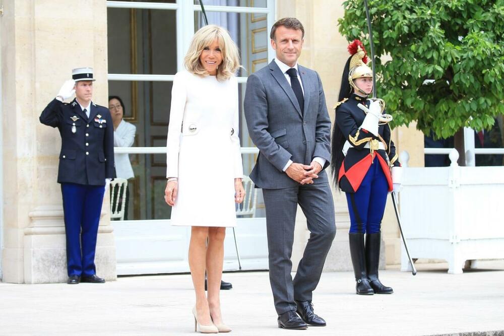 Brižit Makron, supruga predsednika Francuske Emanuela Makrona, izgleda fenomenalno u 72. godini