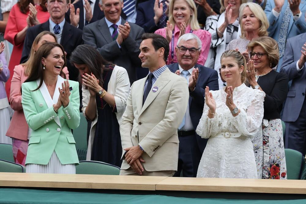 Kejt je uz zeleni sako nosila i belu suknju, a bila je u društvu Rožera Federera, nekada najbolhe igrača sveta 