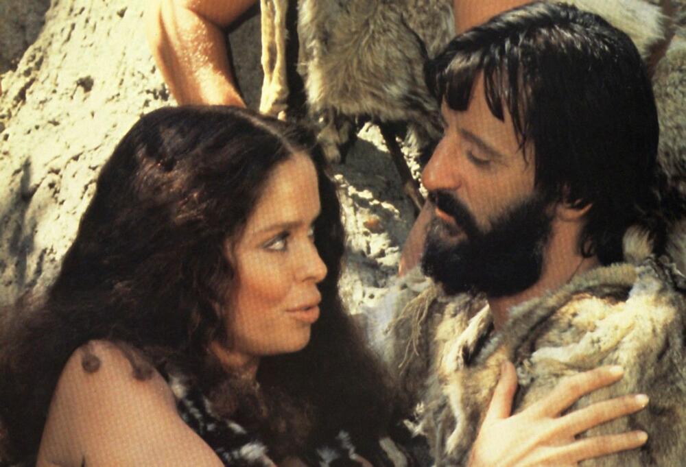 Barbara Bah i Ringo Star u filmu 'Pećinski čovek'