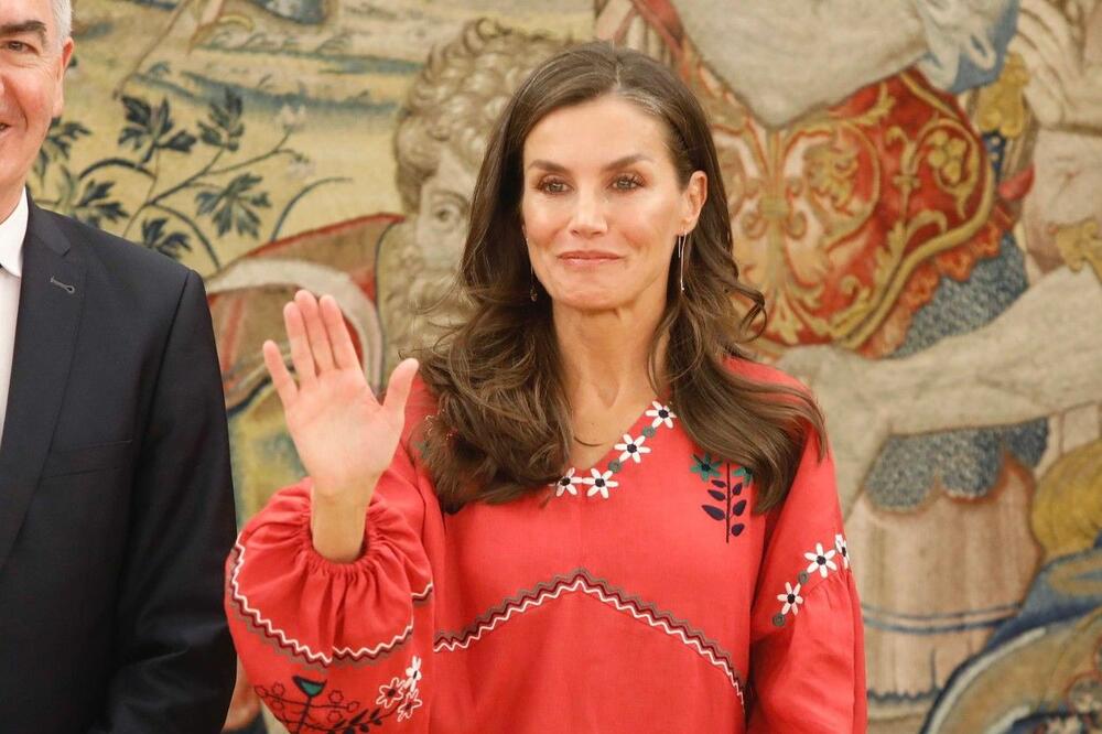 <p>Španska kraljica Leticija oduševila je u ležernom izdanju.</p>