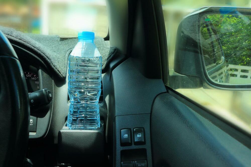 Zašto ne smete ostavljati flašice sa vodom u vrućem automobilu?