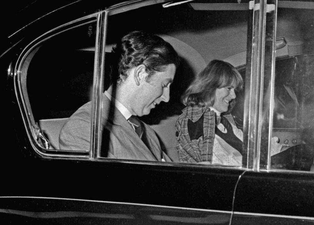 Princ Čarls i Kamila Parker Bouls u automobilu u prvim godinama ljubavi