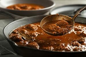 Tajne savršeno spremljene junetine: 3 jednostavna trika za meso koje se raspada pod viljuškom i topi u ustima