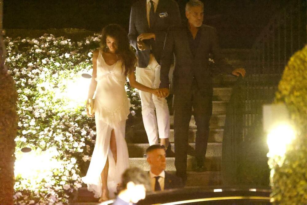 Amal Kluni blista pored supruga u Italiji
