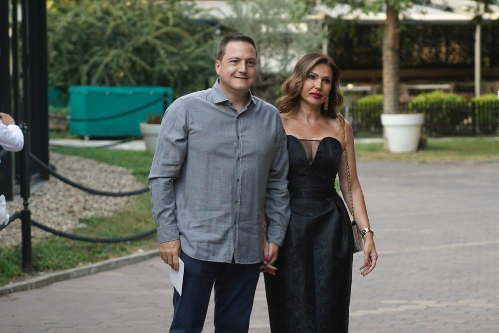 Bivši ministar obrazovanja Branko Ružić sa suprugom Anom na svadbi Marije Mikić