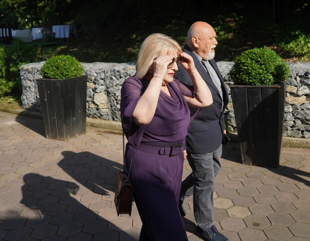 Slavica Đukić Dejanović sa suprugom Rankom Dejanovićem na svabi Marije Mikić i Jovana Pantića