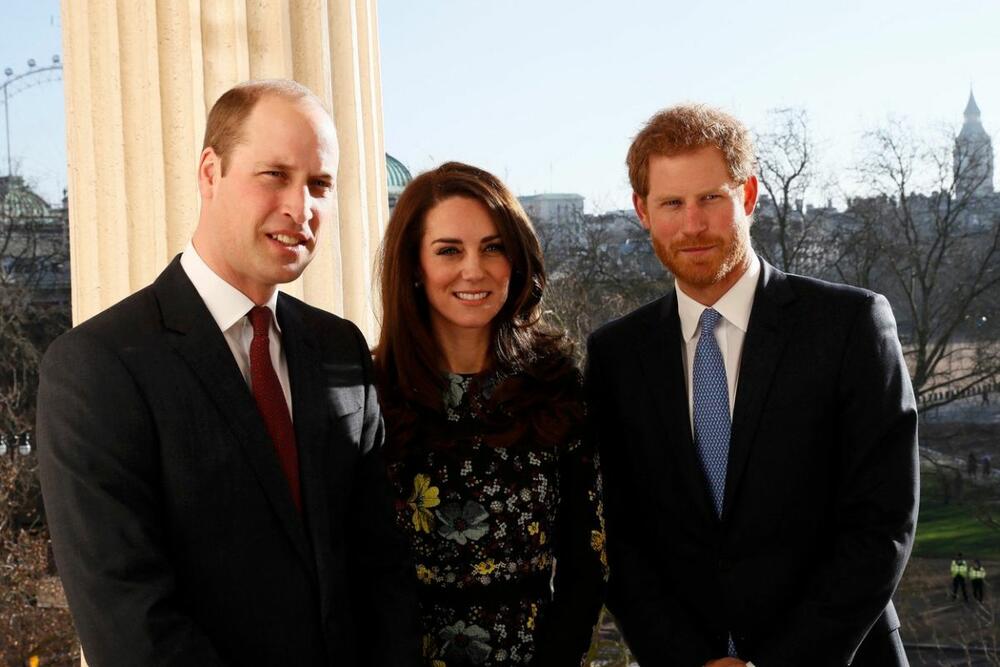 Princ Vilijam, Kejt Midlton i princ Hari na početku kejtinog braka s vilijamom