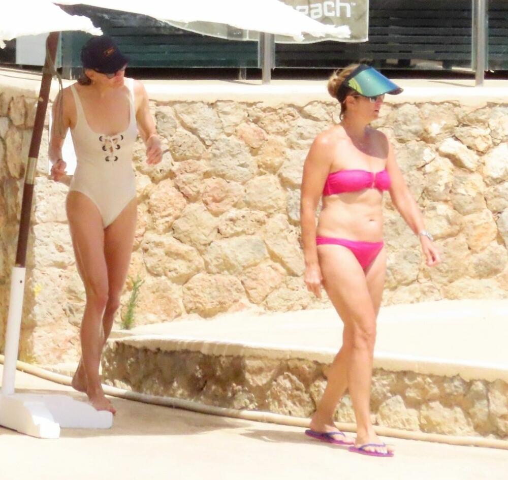 <p>Kako Mirka Federer izgleda u kupaćem kostimu?</p>