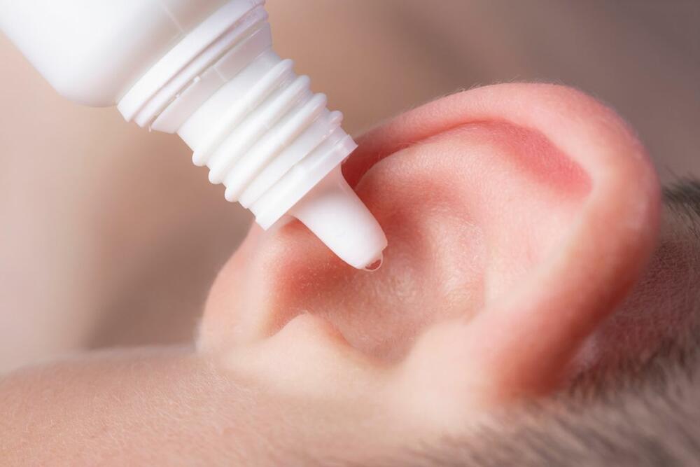 ispiranje ušiju kapima koje sadrže vodonik peroksid