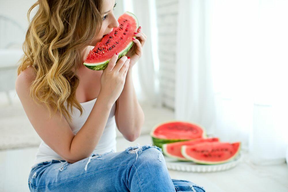 U vrelim letnjim danima najbolje se rashladite parčetom lubenice.