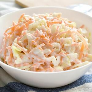 Za letnje dane kad vam se NIŠTA NE KUVA: 3 recepta za niskokalorične i zasitne obrok-salate sa sastojkom koji obožavamo