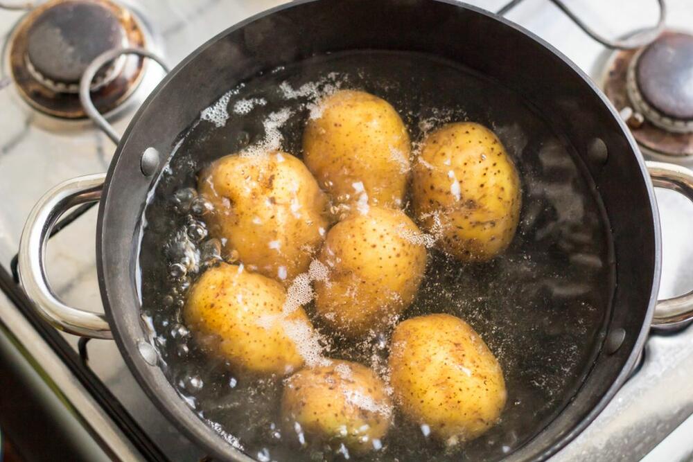 Voda u kojoj se kuvao krompir ima široku primenu u domaćinstvu