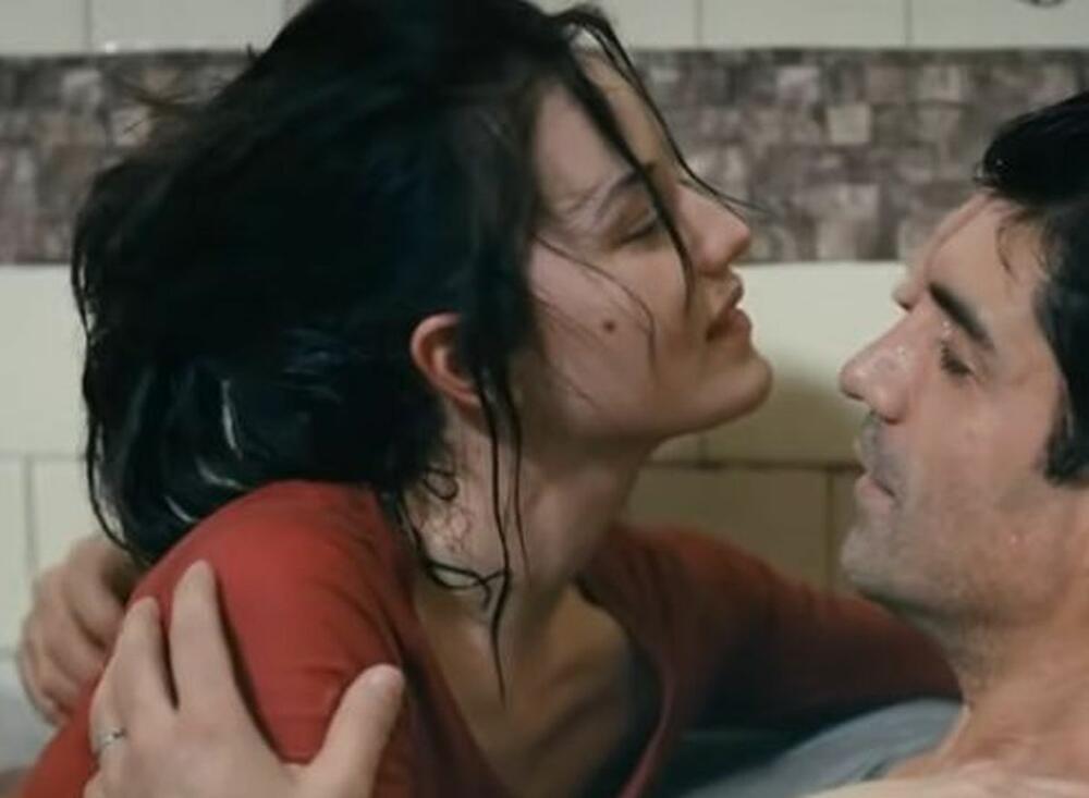 Fahrije Evdžen i Ozdžan Deniz u filmu "Ti si moj dom"