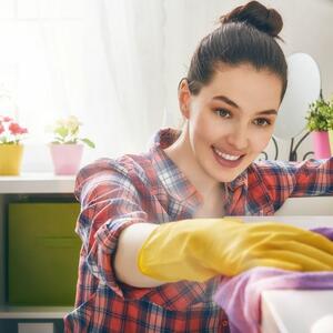 Jeftino, efikasno i brzo rešenje da vam kuća zablista: Napravite sami sredstvo za brisanje prašine od 4 sastojka