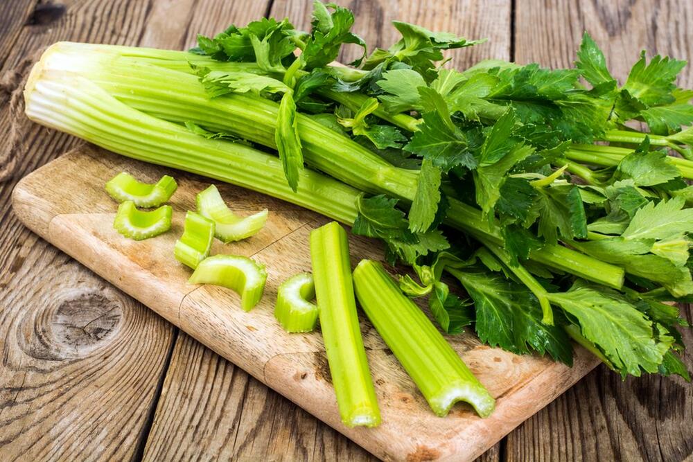 koren celera ima dijuretičko dejstvo i smanjuje nadimanje