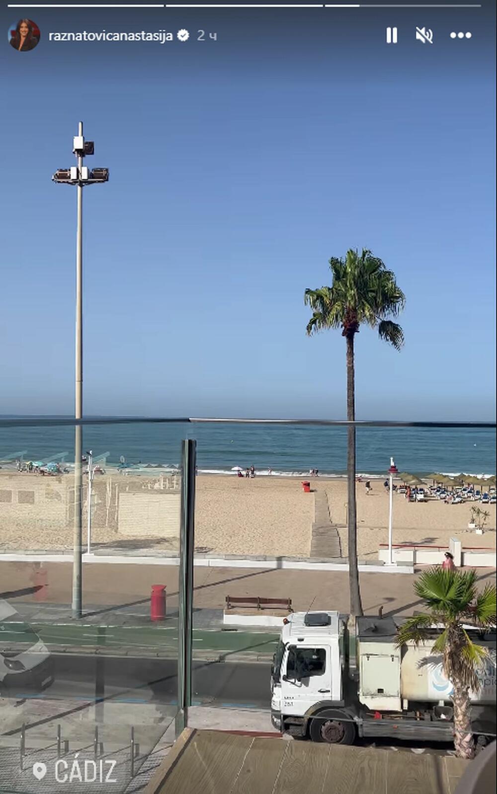 <p>Anastasija Ražnatović i Nemanja Gudelj napustili su Sevilju i otputovali na novi odmor</p>