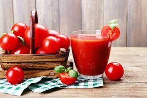 Najjednostavniji recept za kuvani sok od paradajza bez konzervansa: Odličan kao dodatak jelima i osvežete tokom vrućina