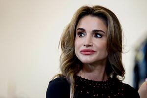 25 godina stara KREACIJA nakon koje je ISPISANA ISTORIJA: Jordanska kraljica Ranija oduševila haljinom starom 2 decenije