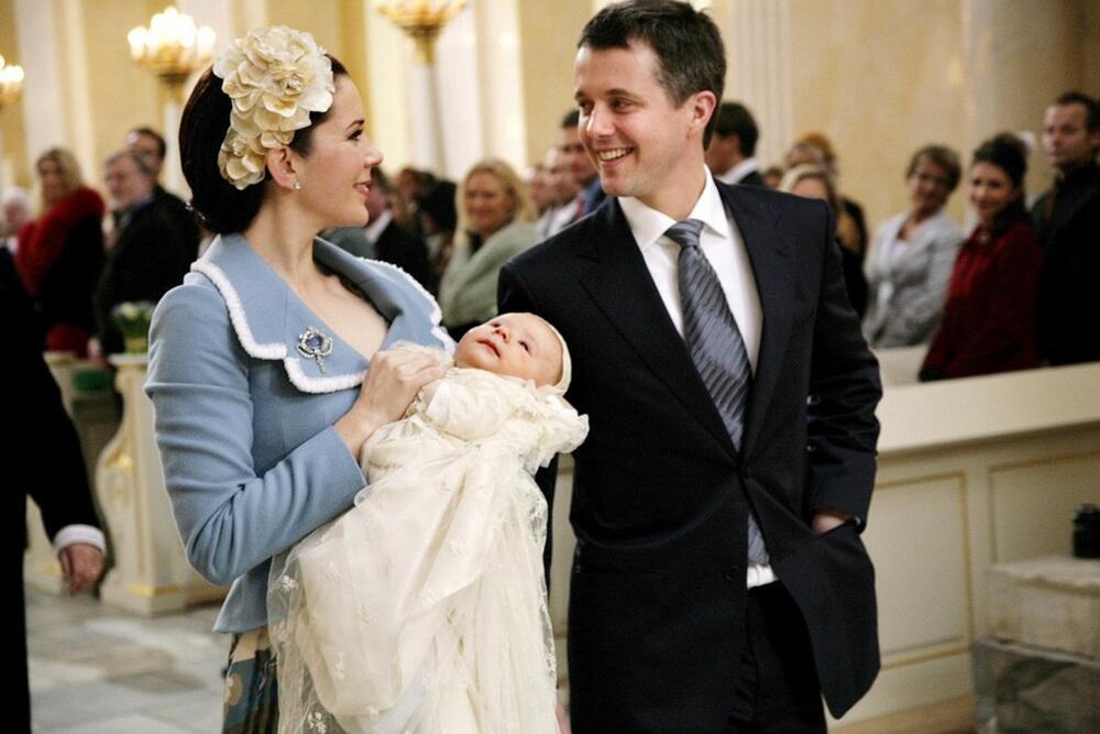 Princ Kristijan s roditeljima na svom krštenju