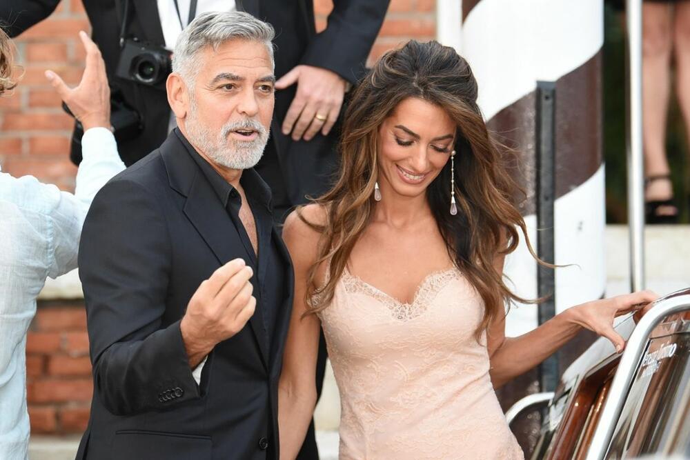 Džordž i Amal Kluni među prvima su stigli na sever Italije, gde se odvija 80. Međunarodni filmski festival u Veneciji