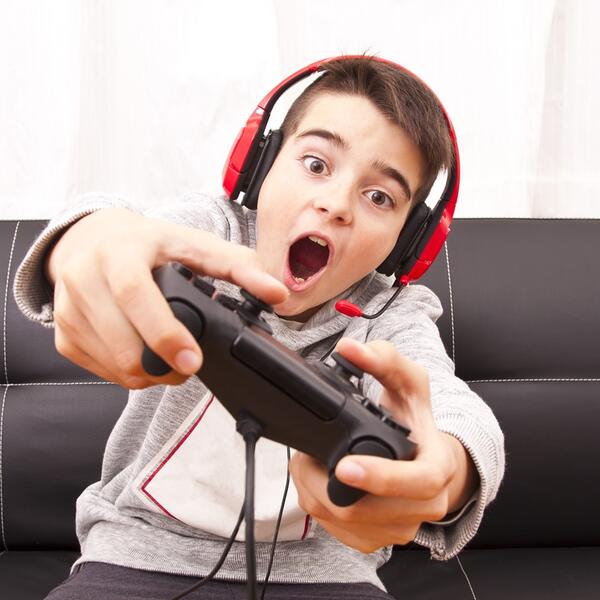 Da li vaše dete zapostavlja školu i gubi sate uz video-igre? Stručnjak nam je otkrio CAKU koja ća ga odvojiti od ekrana