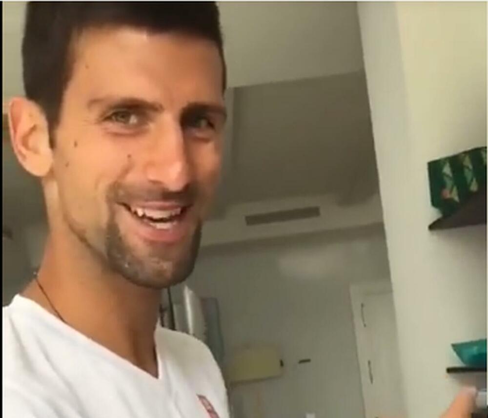 Novak Đoković sprema doručak za porodicu 