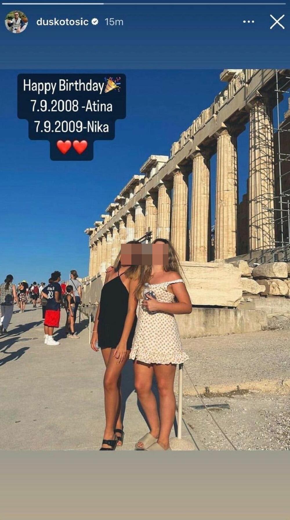 Atina i Nika Tošić u poseti Akropolju