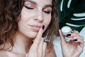 5 najčešćih grešaka koje pravimo sa ajlajnerom: Vodič za crtanje savršenih strelica koje otvaraju oči (KORAK PO KORAK)