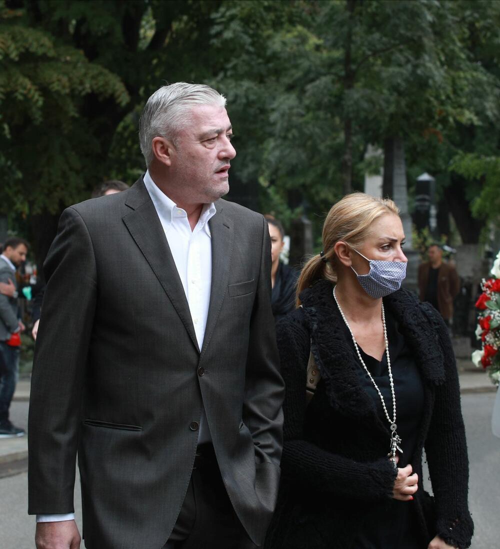 Predrag Saša Danilović i Svetlana Danilović na sahrani Dude Ivkovića