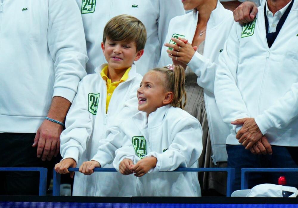 <p>Vera i Miomir Ristić na US Open-u su glasno navijali za svog zeta Novaka, ali malo ko je znao da su to oni</p>