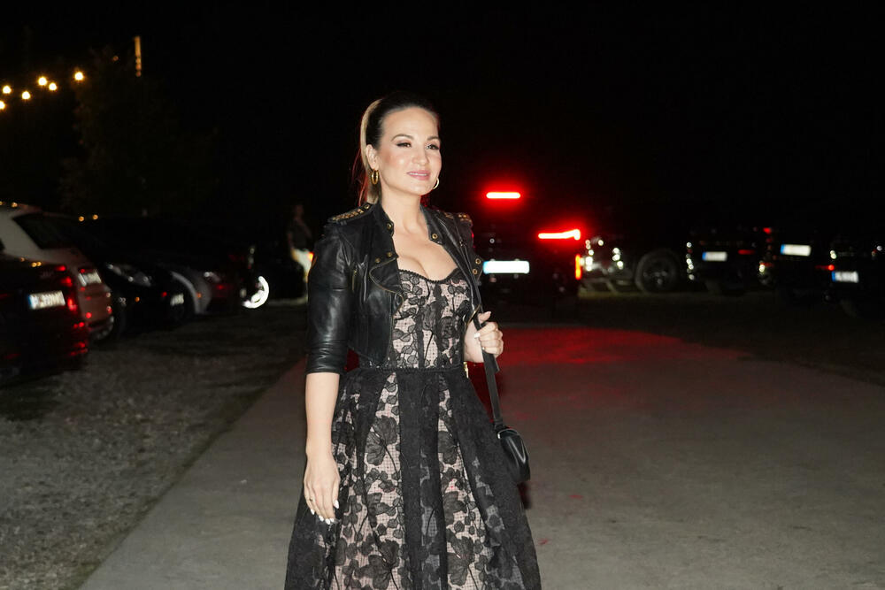Jelena Tomašević obožava kombinaciju elegantne haljine i kožne jakne