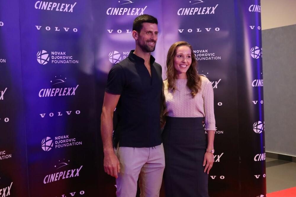 <p>Jelena i  Novak oduševili su sve na premijeri filma u Beogradu </p>