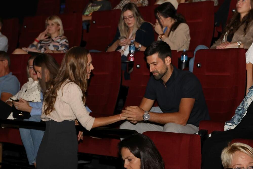 <p>Jelena i  Novak oduševili su sve na premijeri filma u Beogradu </p>