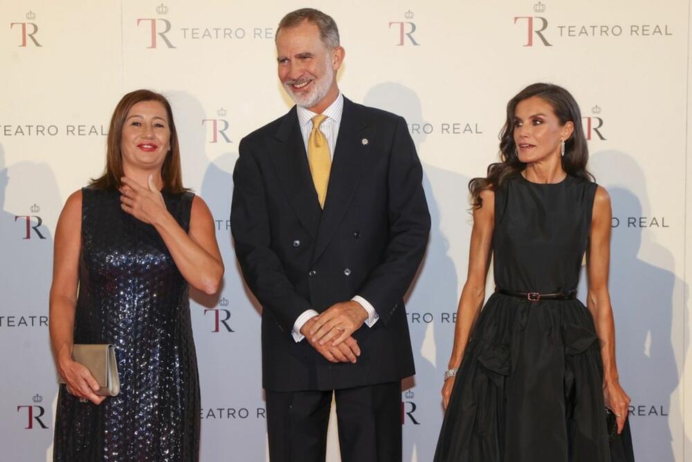 Balska haljina kraljice Leticije od Španije na otvaranju nove sezone u Kraljevskom teatru u Madridu